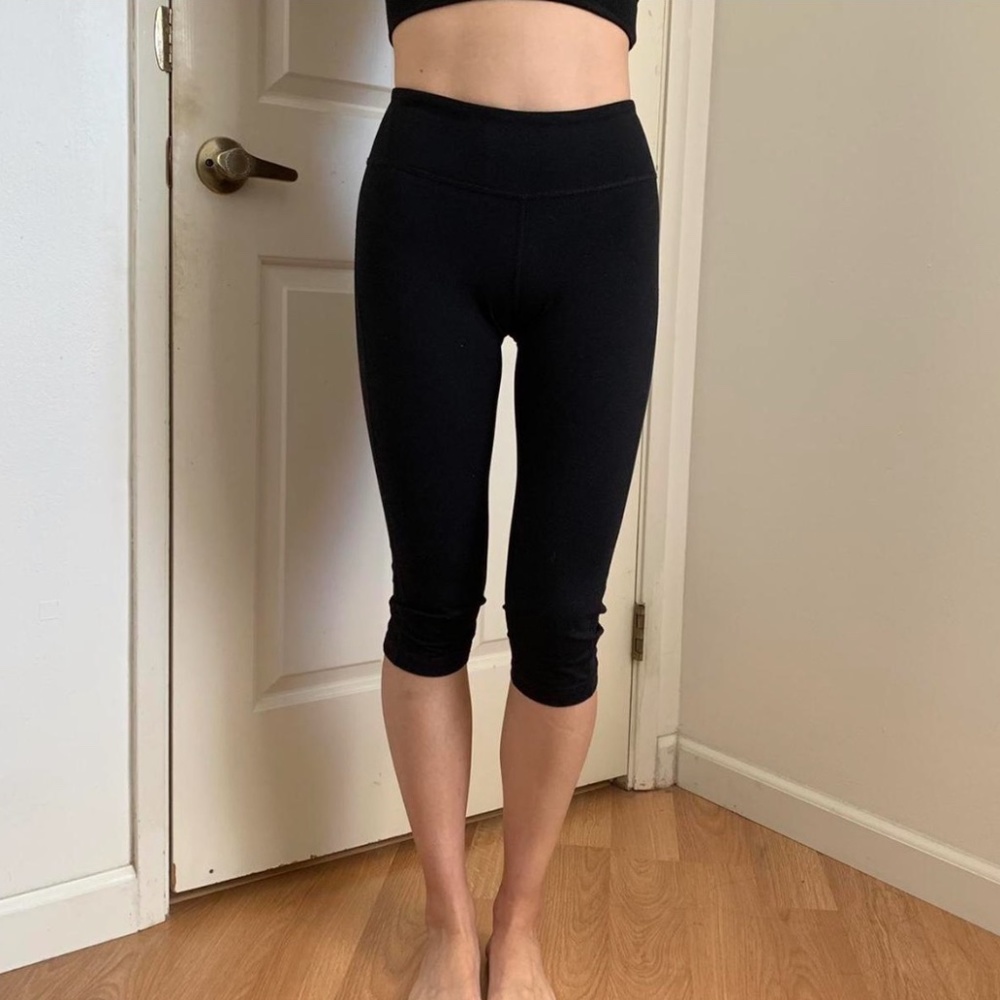 SOLD: NWOT Zella Cropped High Waisted Leggings, Size XS